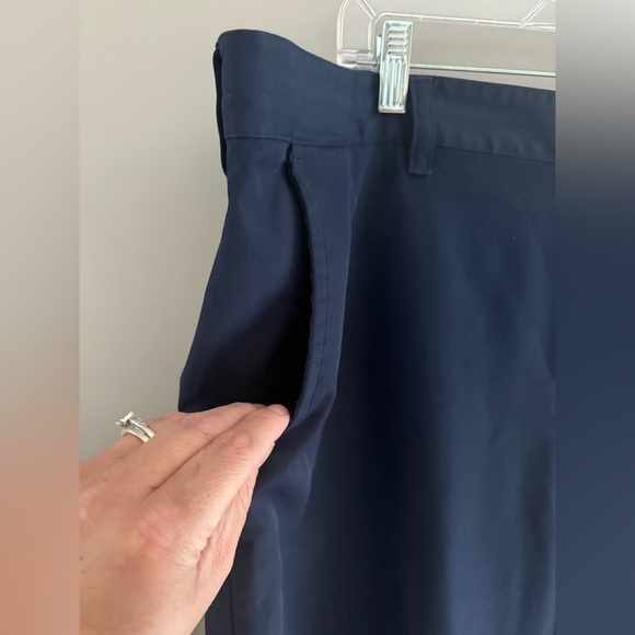 IZOD Men’s Golf Shorts SZ 42 Navy Pockets Performance Casual Summer Stretch - Picture 2 of 8